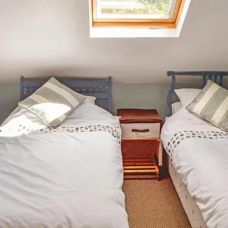 3 Bedroom Lovely In Poullaouen