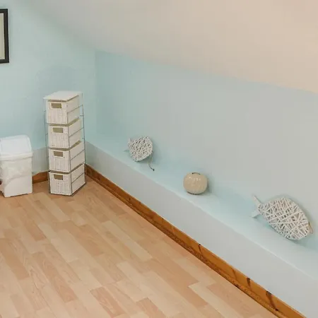 3 Bedroom Lovely In Poullaouen Semesterbostad *